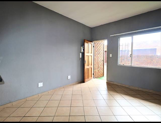 2 BEDROOM FLAT TO LET IN TERENURE